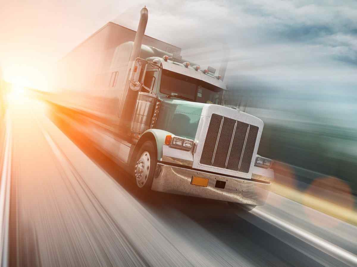 https://premium-global-logistics.com/wp-content/uploads/2017/08/inner_big_trucks_08.jpg